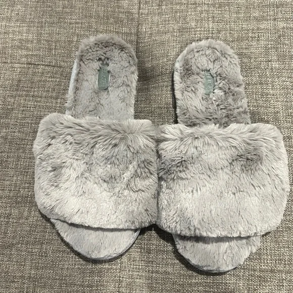 Skims Plushfuzzy Slippers - Picture 4 of 8